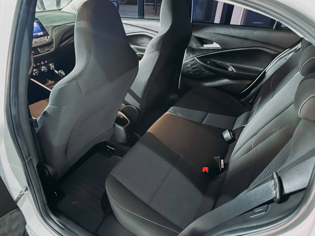 Chevrolet Onix 1.0 hatch lt flex mec. 12v    2023