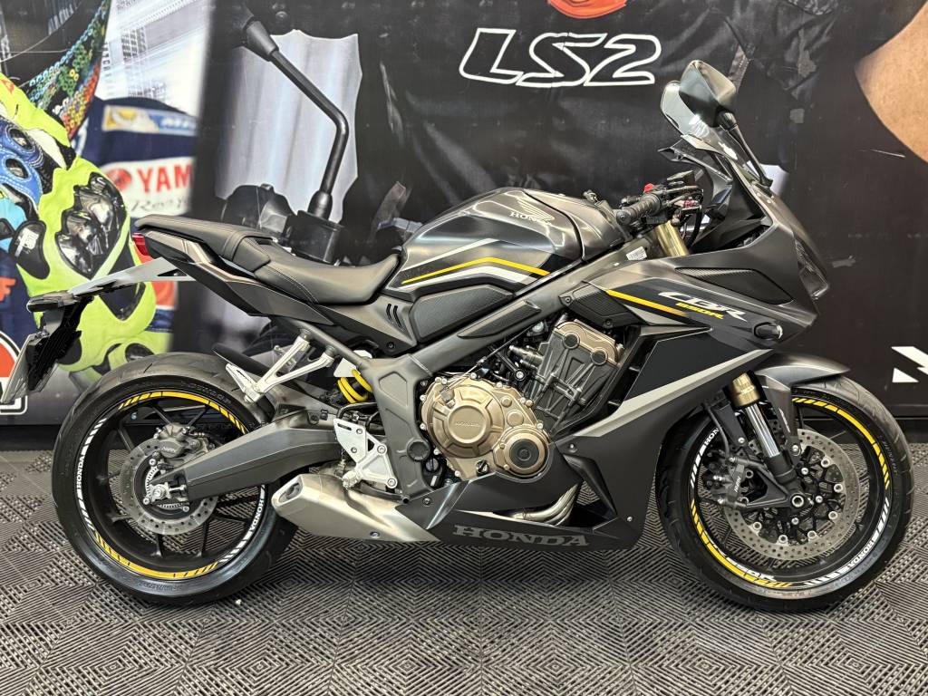 Honda CBR R    2023