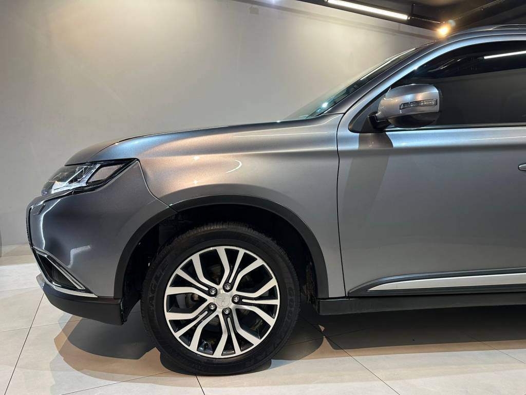 Mitsubishi Outlander 2.0    2016