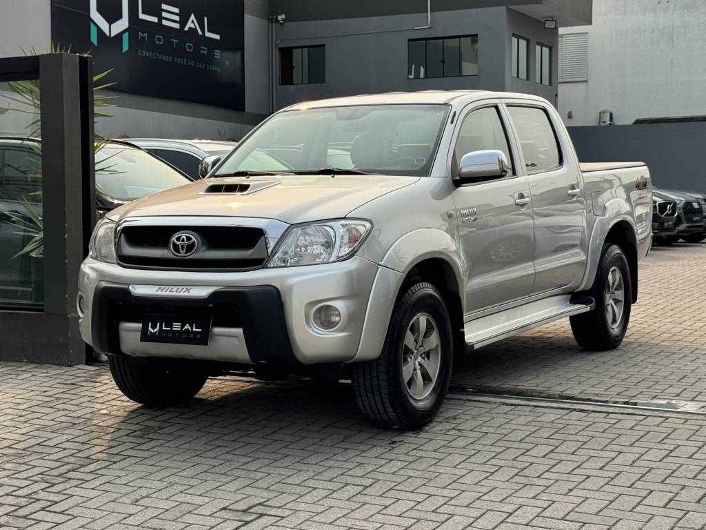 Toyota Hilux 3.0 16V    2010