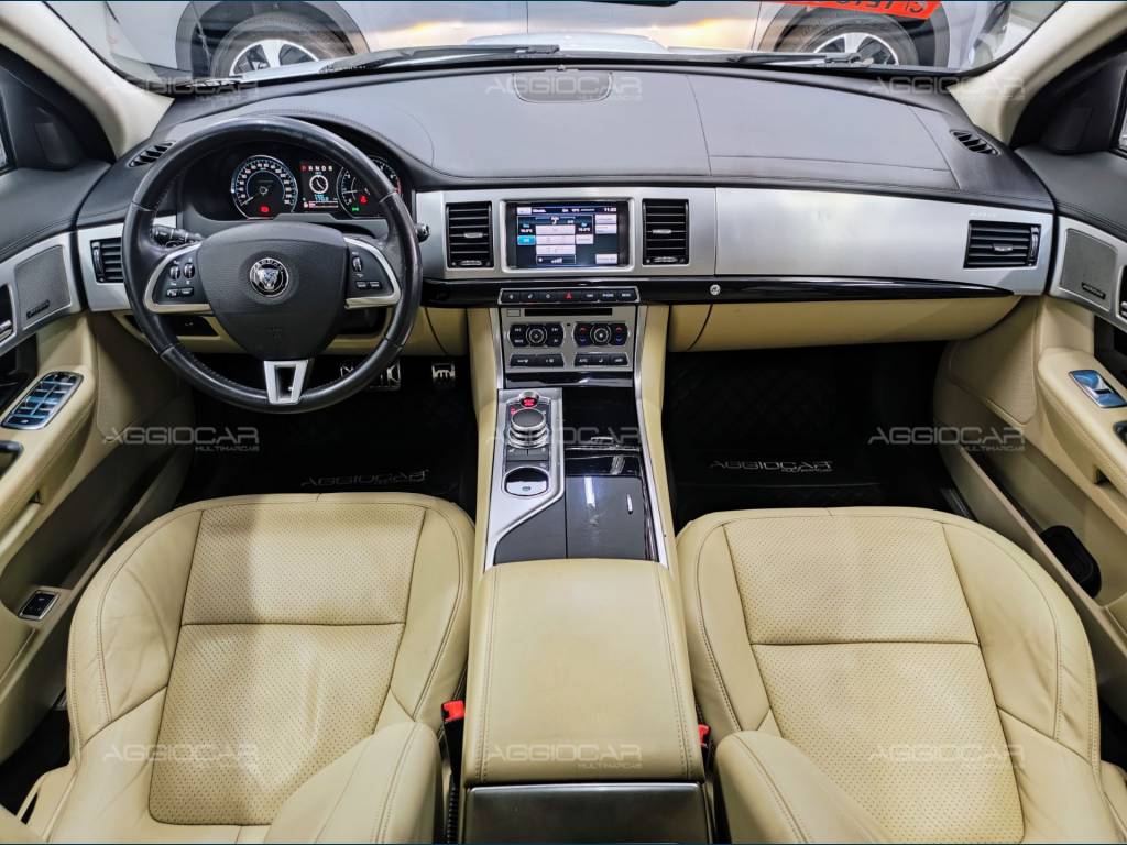 Jaguar XF     2015