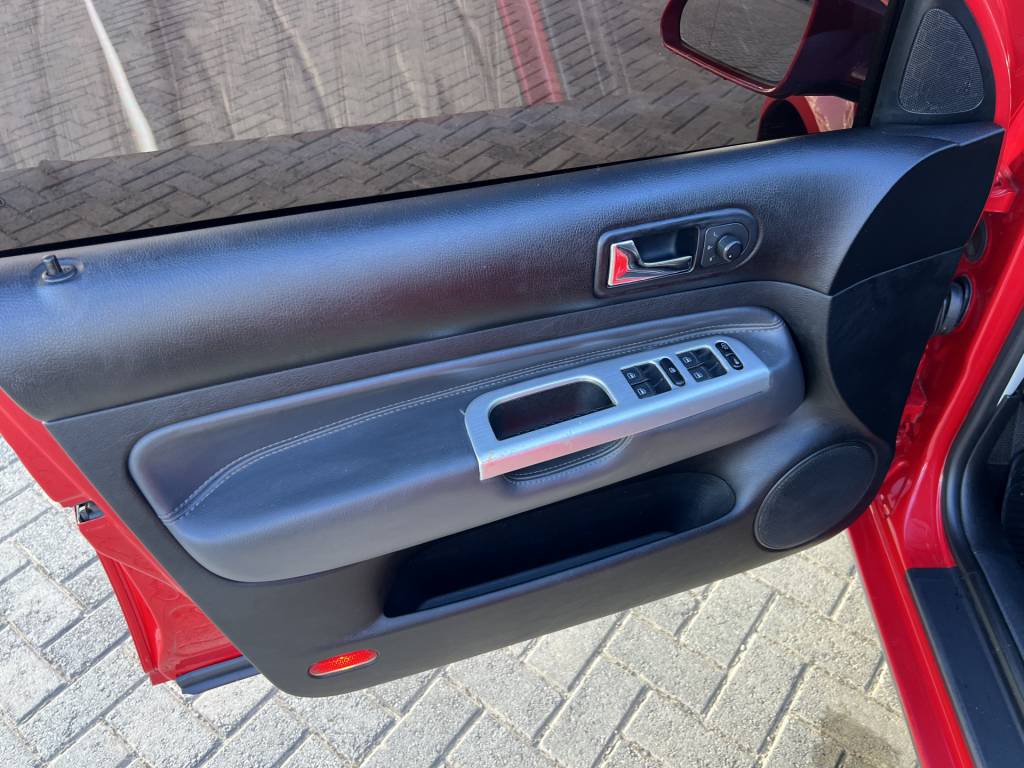 Volkswagen Golf 1.6 mi total flex 8v 4p    2011