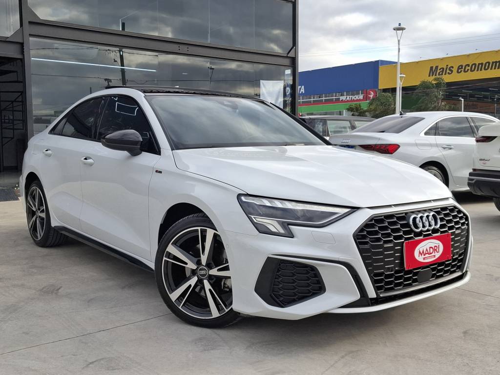 Audi A3 Sed. perf. black 2.0 tfsi s-tr. (hib.)    2024