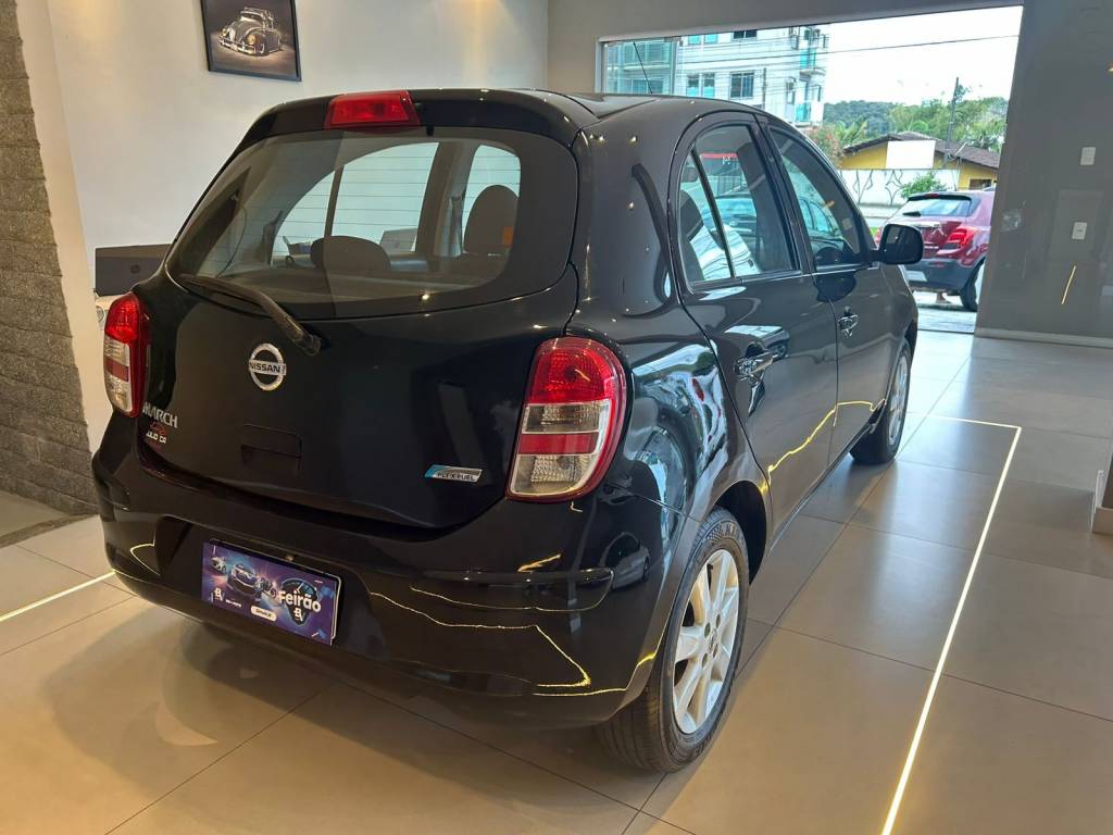 Nissan March 1.6 16v    2014