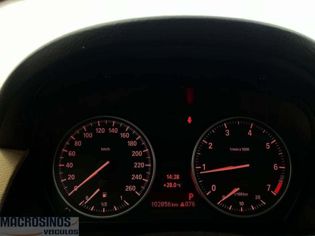 BMW X1 Bmw i/ x1 sdrive20i    2013