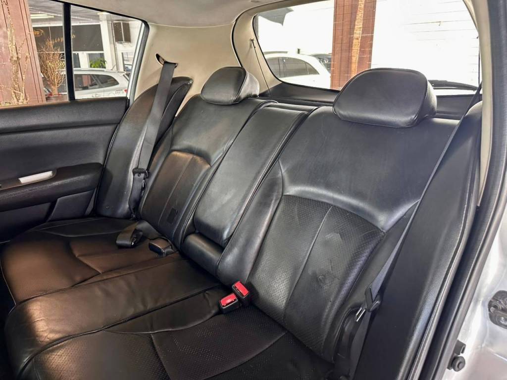 Nissan Tiida /  18sl flex    2011