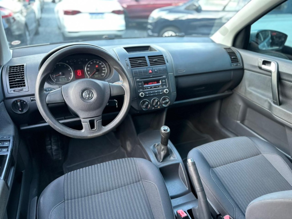 Volkswagen Polo Sedan    2014