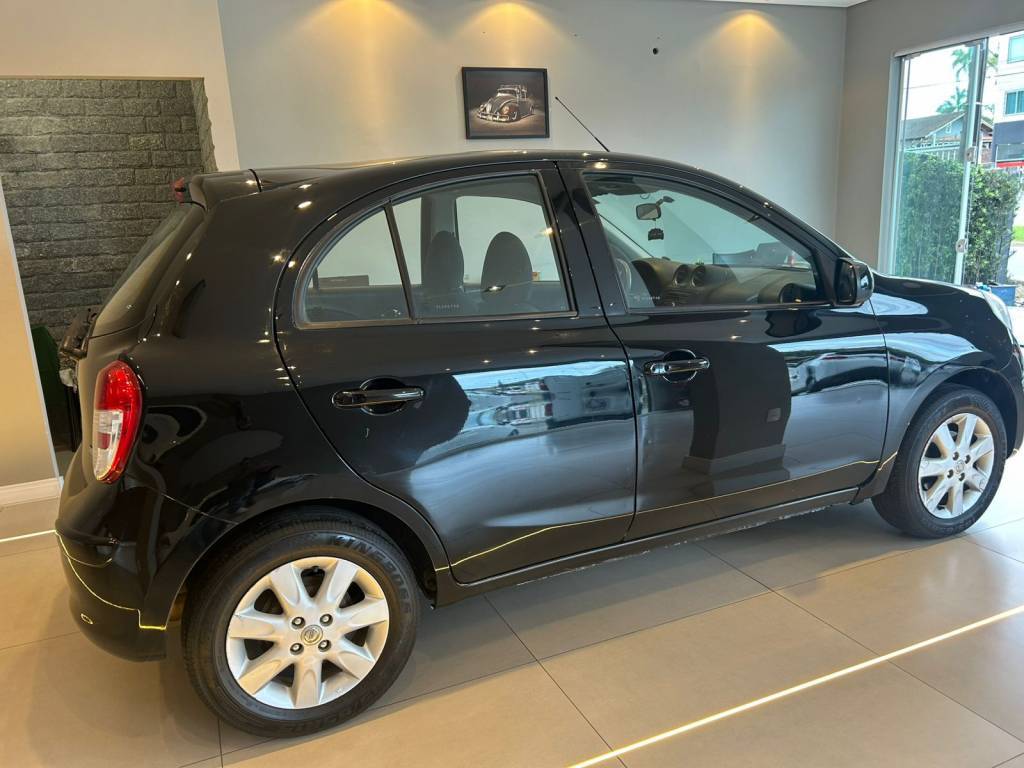 Nissan March 1.6 16v    2014