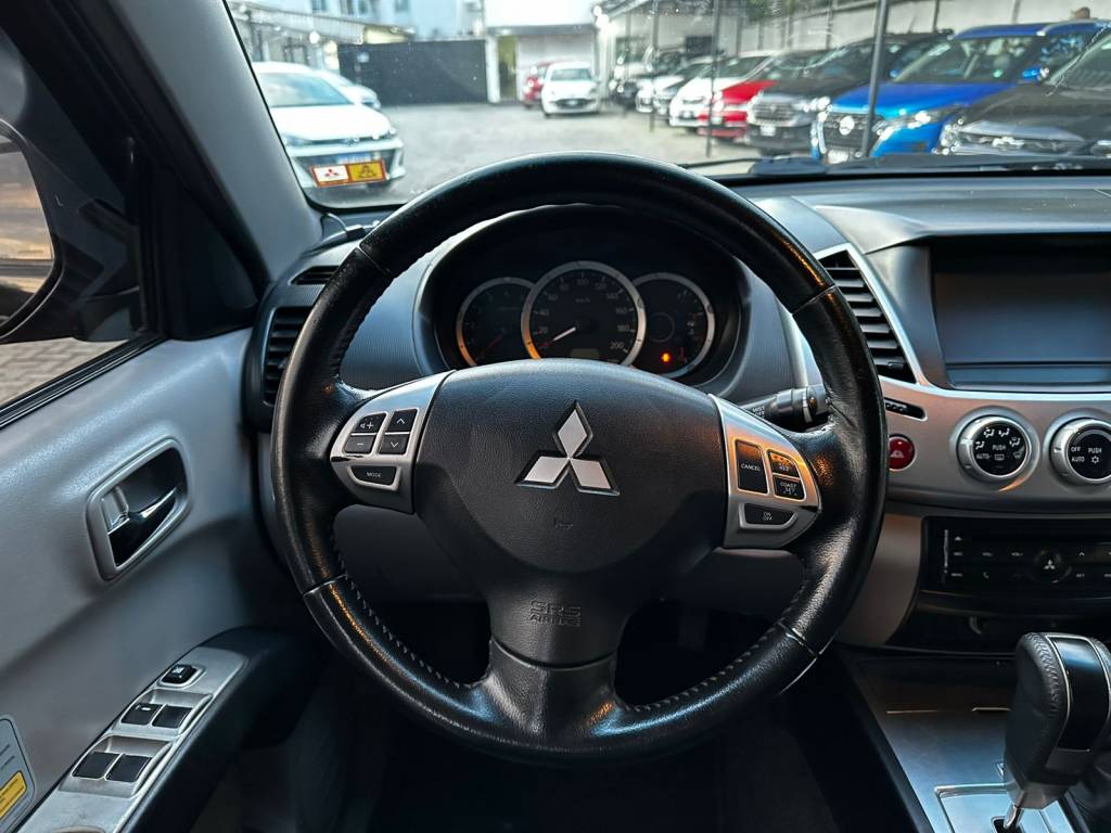 Mitsubishi L200 Triton hpe cd tb int. diesel aut.    2015