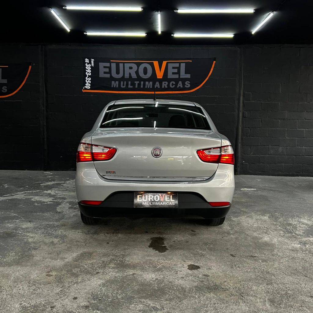 Fiat Grand Siena Siena attrac. 1.4 evo f.flex 8v    2013