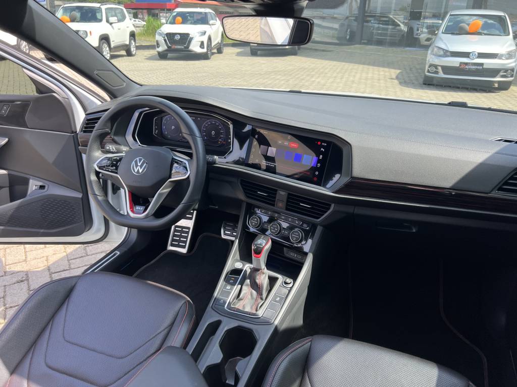 Volkswagen Jetta 2.0 16v 4p aut.    2023