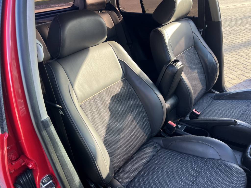 Volkswagen Golf 1.6 mi total flex 8v 4p    2011