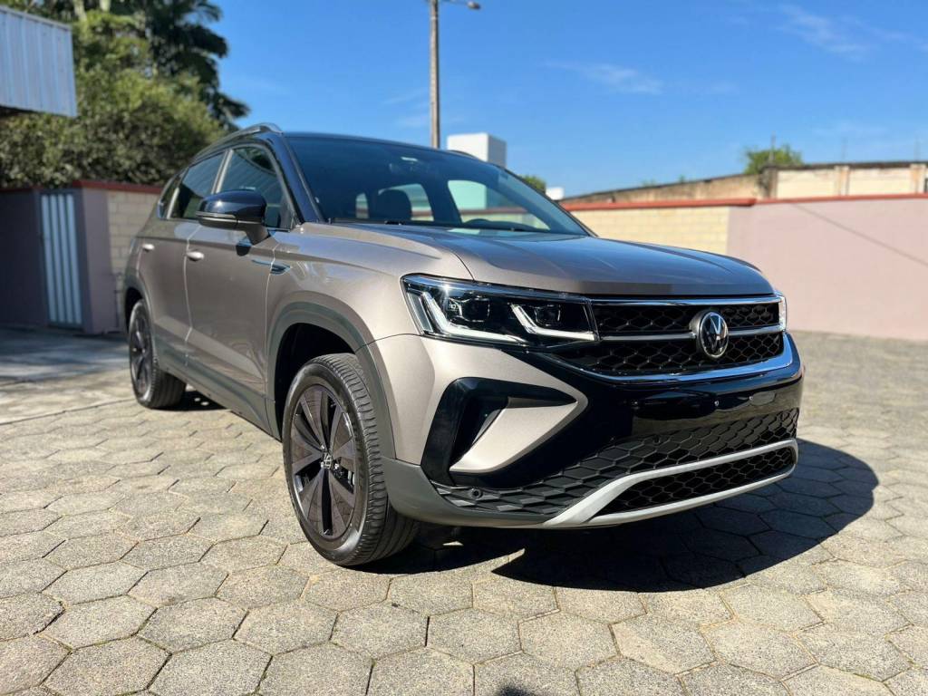 Volkswagen Taos 1.4 250 TSI Highline AT    2022