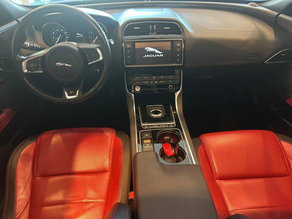 Jaguar XE 2.0 jaguar 2017 16v    2017