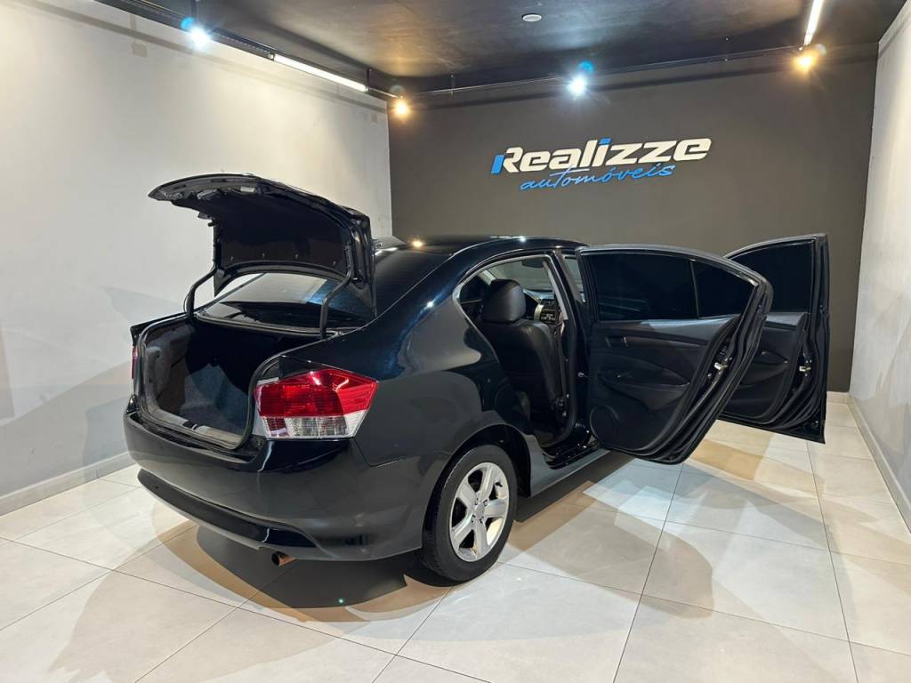 Honda City 1.5 sedan lx flex aut.    2010