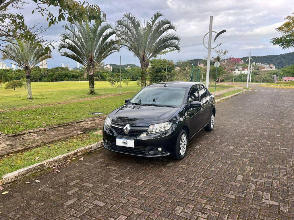 Renault Logan 1.0 expression flex    2014